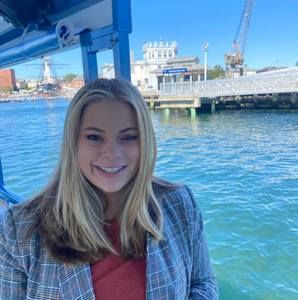 Meet your Posher, Julia